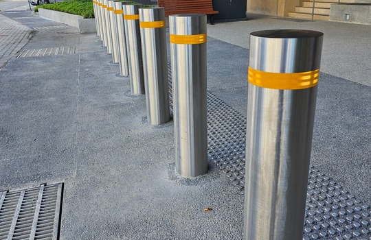 drop-off point bollards
